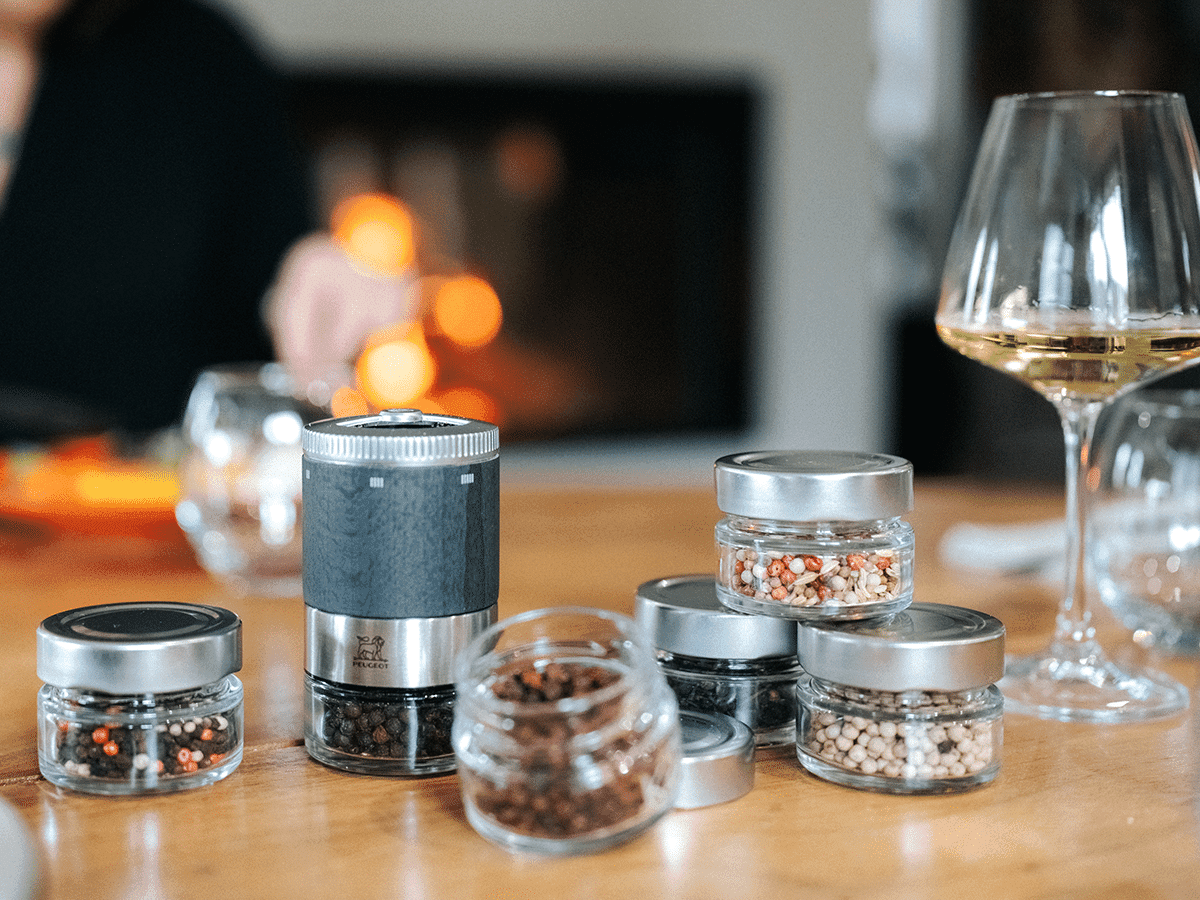 Maestro pepper bar with wine glass